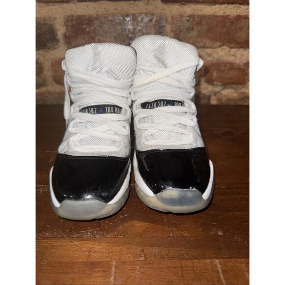 Jordan 11 black/white concord size youth 4Y high top EUC - Picture 2 of 8